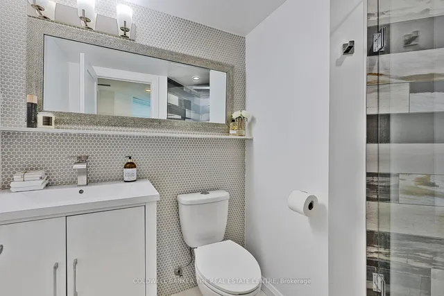 Additional image 10 of 99 Harbour Sq Unit 2002