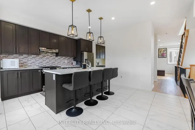 Additional image 16 of 19 Queenpost Dr