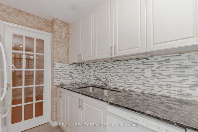 Additional image 26 of 18 Knightsbridge Rd Unit 304