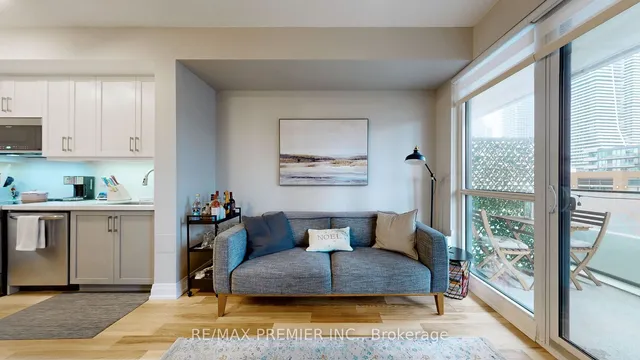 Additional image 6 of 10 Park Lawn Rd Unit 404