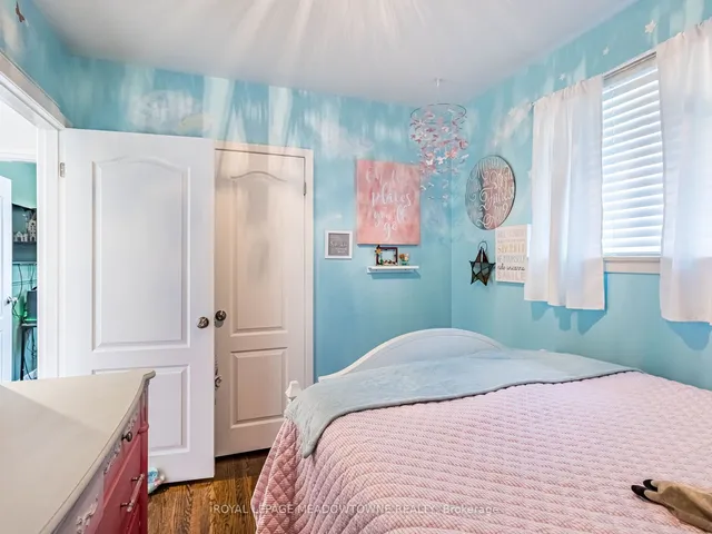 Additional image 22 of 48 Chatsworth Dr