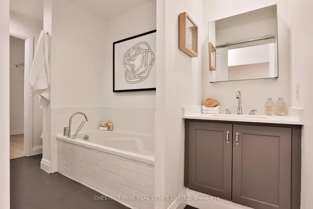 Additional image 24 of 20 Scrivener Sq Unit 107