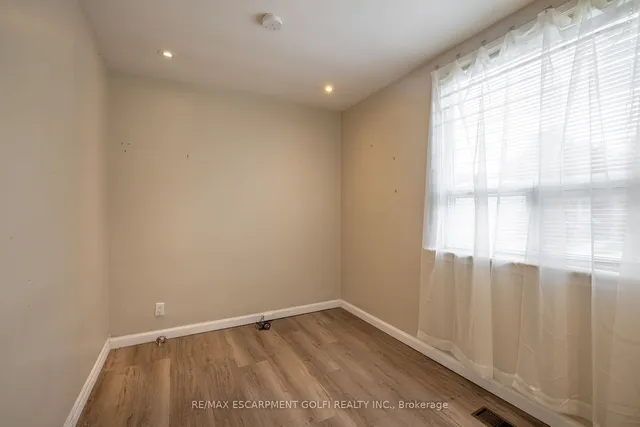 Additional image 17 of 86 Whitney Ave