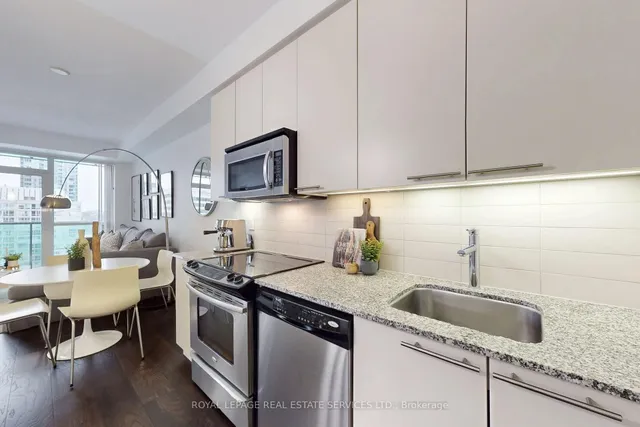 Additional image 19 of 25 Broadway Ave Unit 901