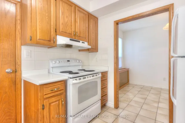 Additional image 12 of 1652 Dufferin St