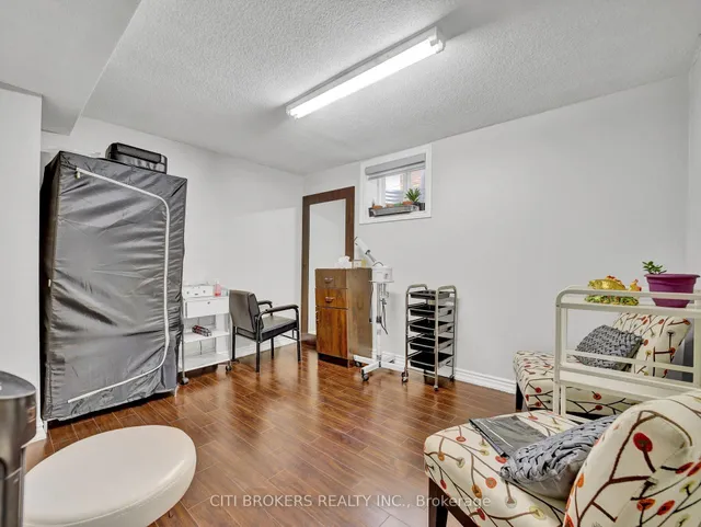 Additional image 33 of 123 Sal Circ