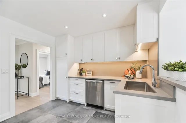 Additional image 13 of 11 Comet Crt