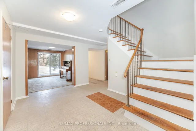 Additional image 33 of 37 Thicket Rd