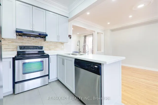 Additional image 16 of 27 Village Lake Cres