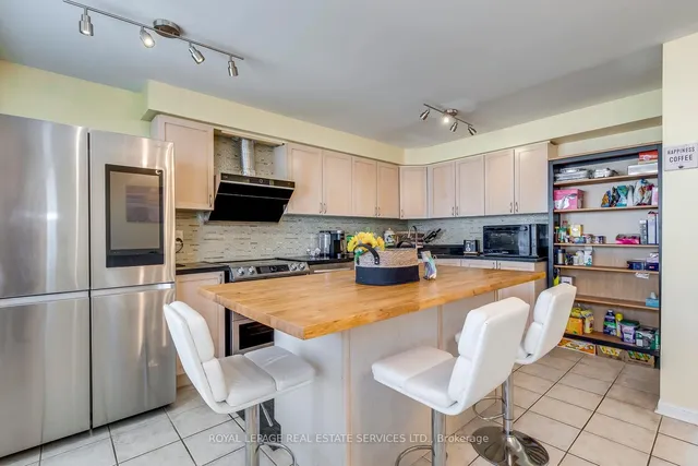 Additional image 7 of 5980 Whitehorn Ave Unit 161