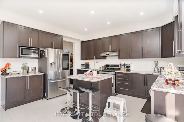 Additional image 11 of 16 Action Dr