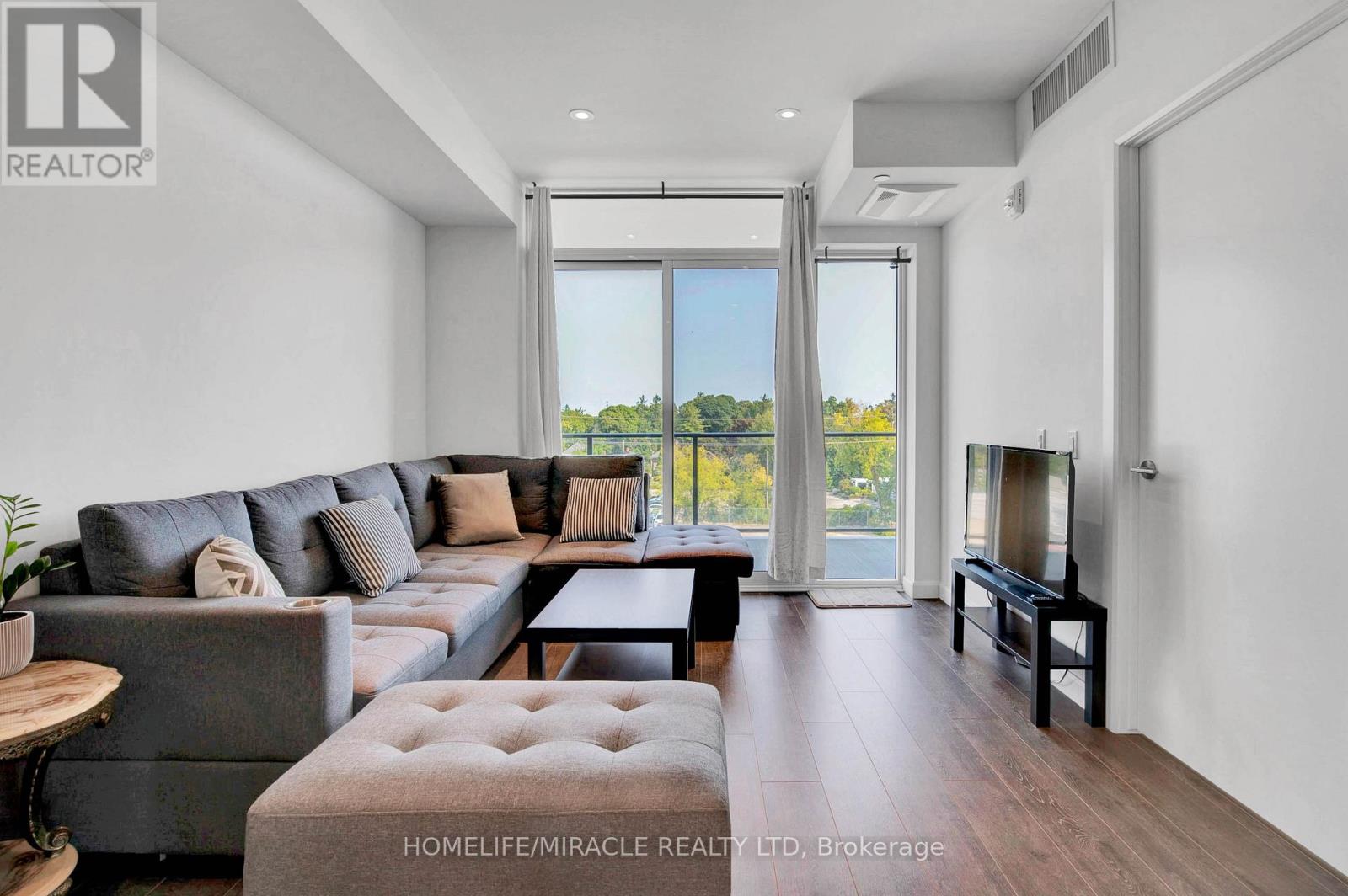 401 - 741 KING STREET W|Kitchener, Ontario N2G0E9