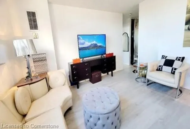 105 Mccaul St Unit 701