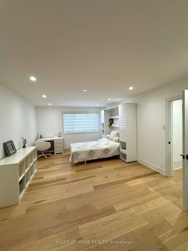 Additional image 19 of 22 Silverthorne Bush Dr