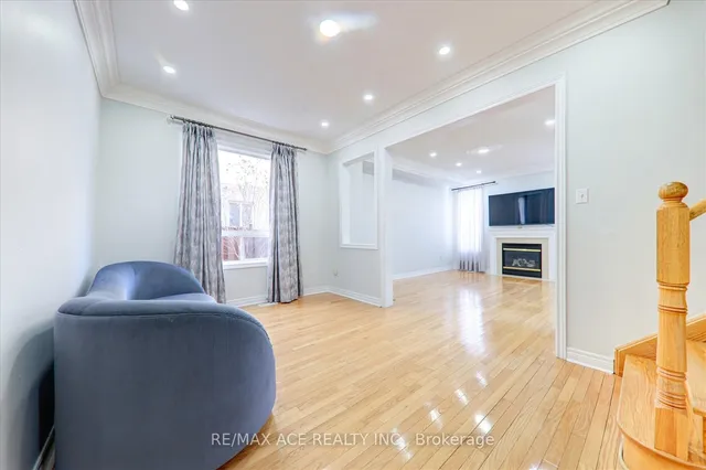 Additional image 8 of 27 Village Lake Cres