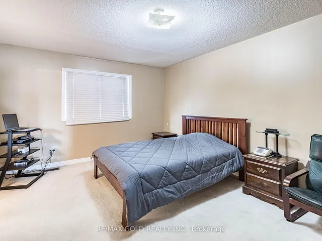 Additional image 31 of 24 Bramoak Cres