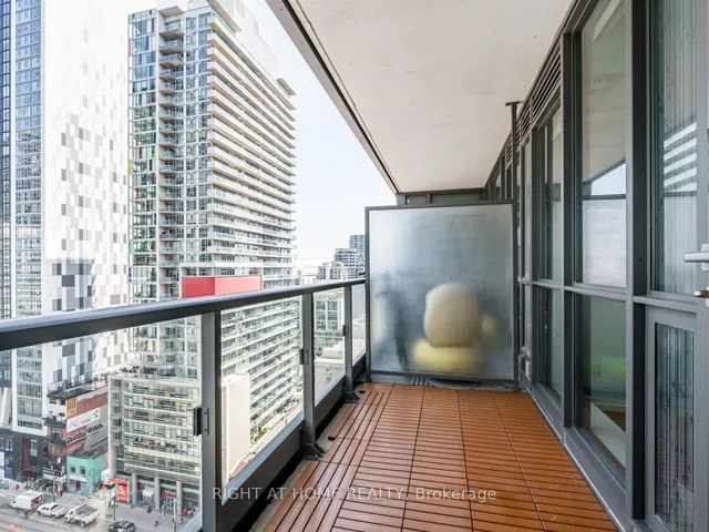 Additional image 15 of 8 charlotte St Unit 1603