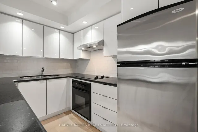 Additional image 10 of 140 Simcoe St Unit 1412