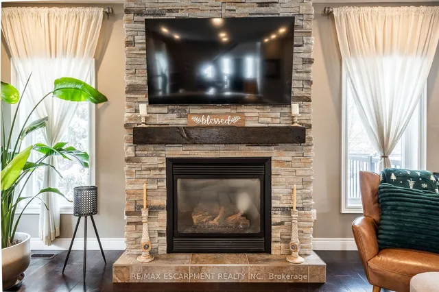 Additional image 12 of 80 Commando Crt