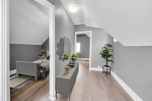 Additional image 21 of 20 Mayflower Ave