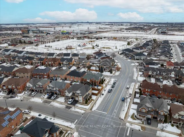 Additional image 39 of 889 Zelinsky Cres