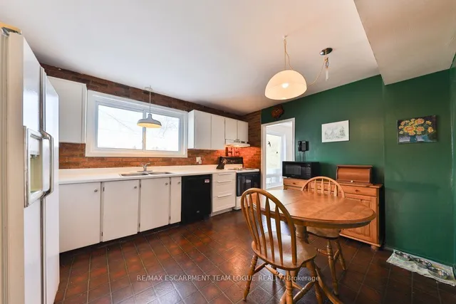 Additional image 13 of 1292 Elgin Cres