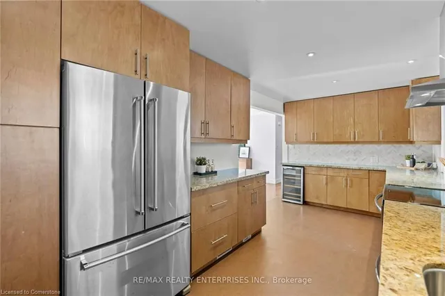 Additional image 12 of 75 Robinhood Dr