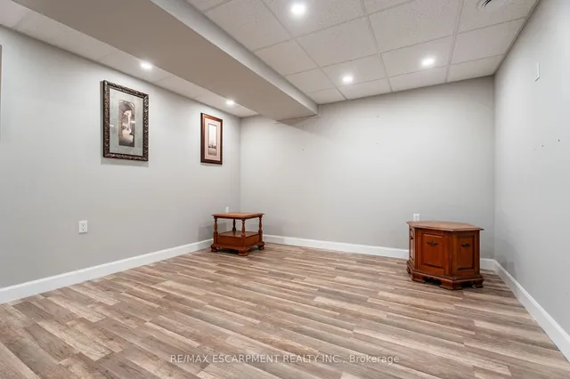 Additional image 33 of 715 Robson Rd