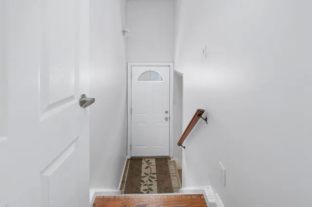 Additional image 29 of 8 Neapolitan Dr