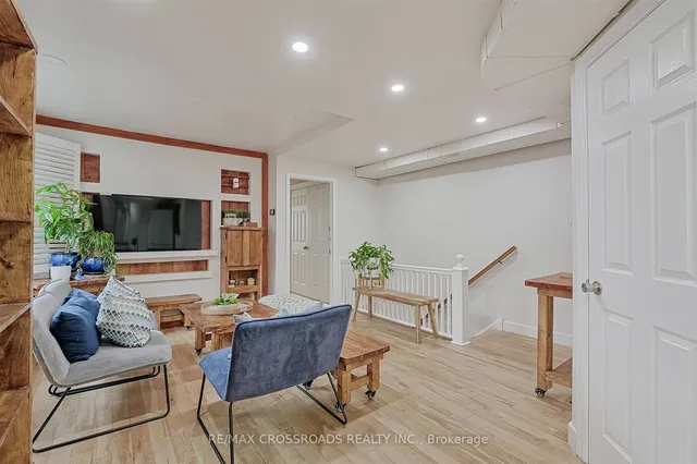 Additional image 3 of 105 Runnymede Rd