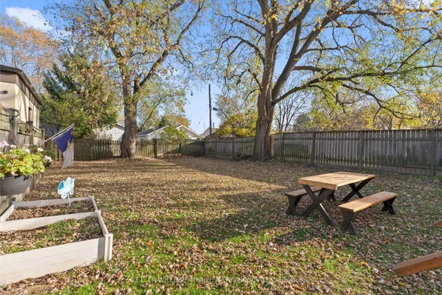 Additional image 35 of 404 Tragina Ave