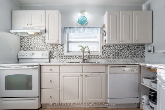 Additional image 14 of 34 Mayflower Ave