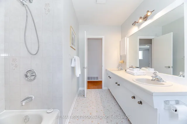 Additional image 31 of 37 Thicket Rd