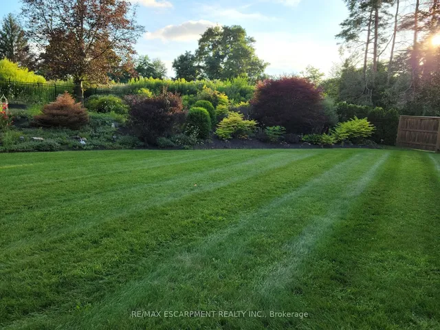 Additional image 40 of 715 Robson Rd