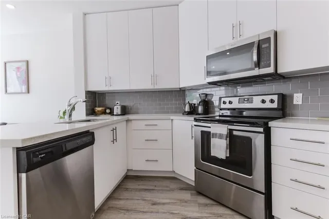 Additional image 8 of 690 KING St Unit 302