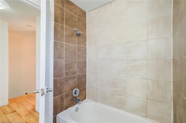 Additional image 32 of 28 Arbutus Cres