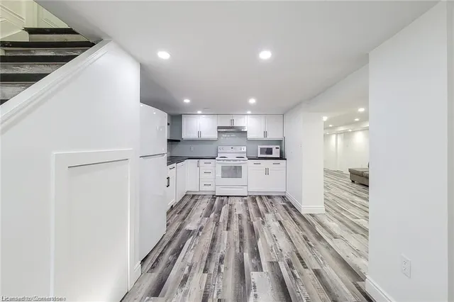 Additional image 26 of 133 Corman Ave