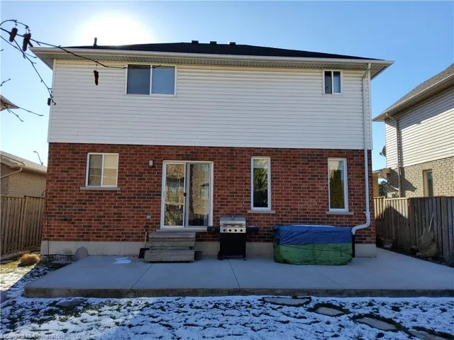 Additional image 32 of 18 Rideau Cres