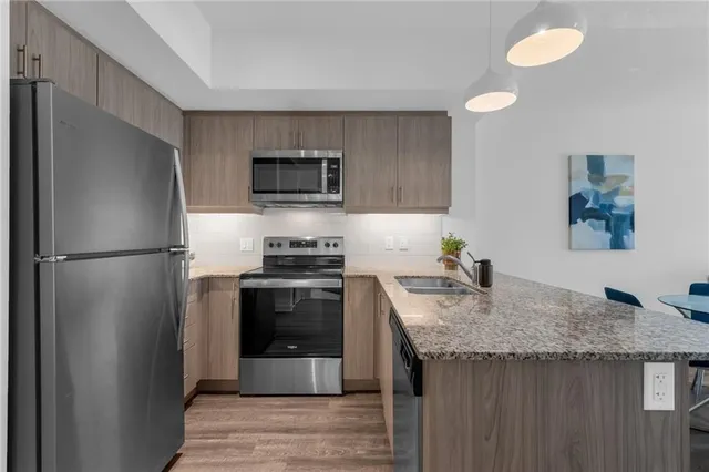 Additional image 10 of 16 MARKLE Cres Unit 213