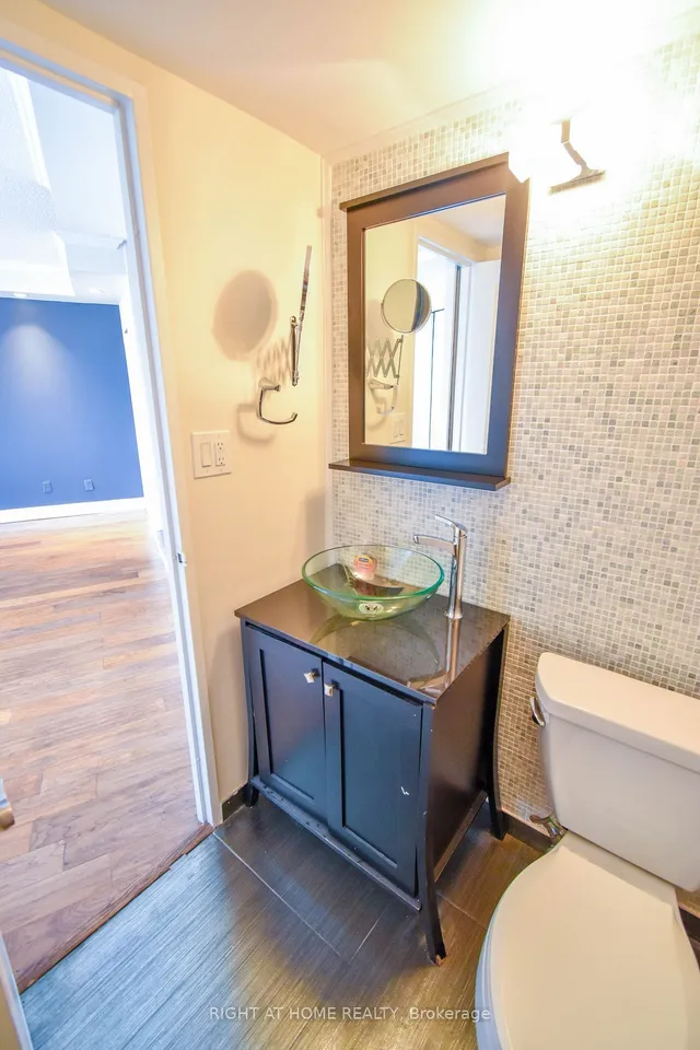 Additional image 6 of 33 Harbour Sq Unit 1027