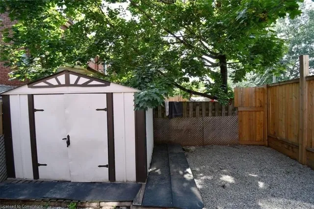 Additional image 23 of 242 Balmoral Ave