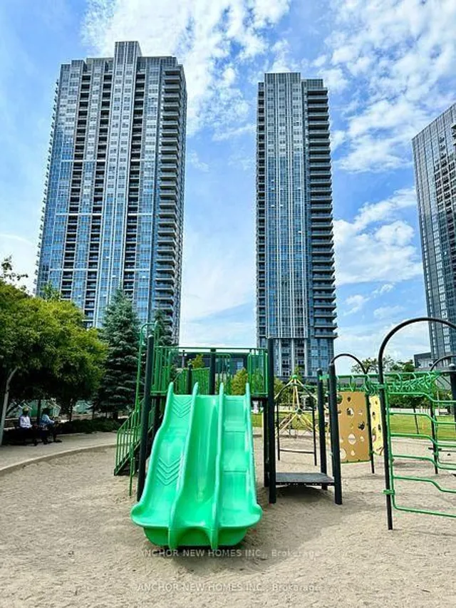 Additional image 26 of 275 Village Green Sq Unit 2820