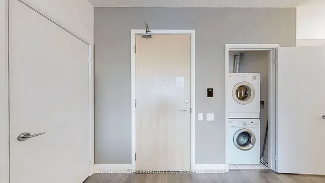 Additional image 27 of 30 Roehampton Ave Unit 1001