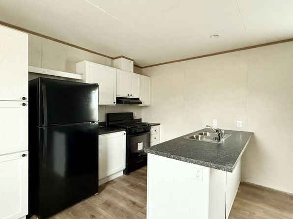 Primary image of 124 Virginia Ave, Elyria, OH 44035