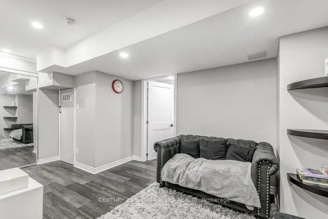 Additional image 35 of 215 Dundas St Unit 8