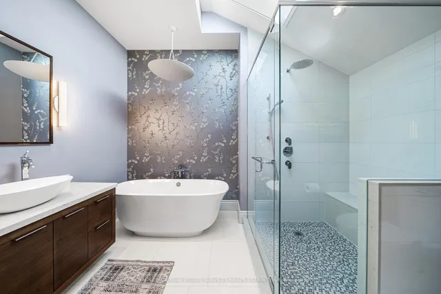 Additional image 18 of 301 Bessborough Dr