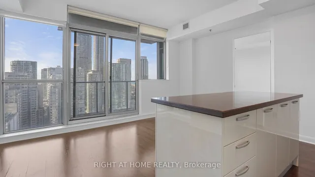 Additional image 13 of 375 King St Unit 2103