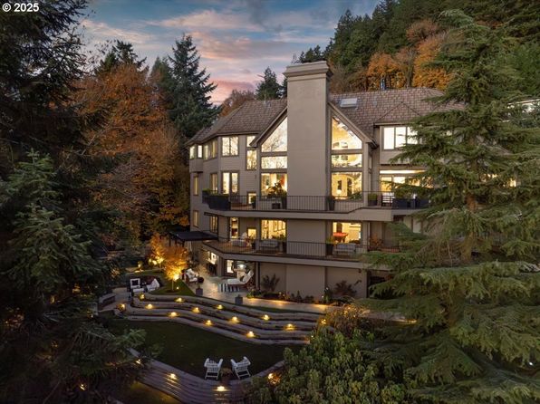 3440 SW Doschview Ct, Portland, OR 97239