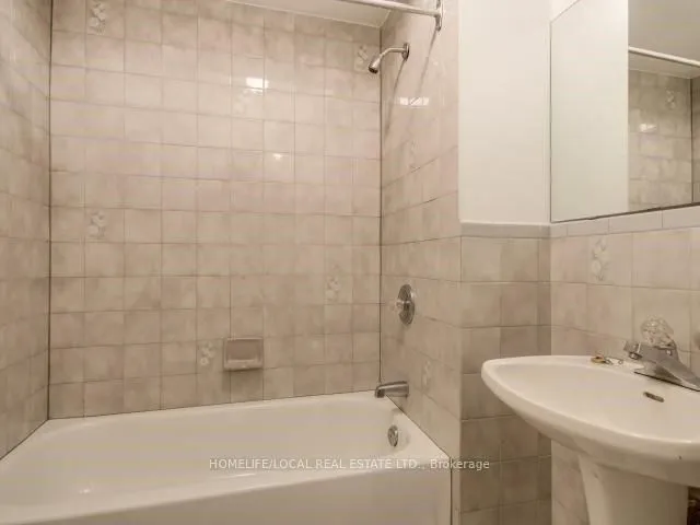 Additional image 17 of 387 Dovercourt Rd