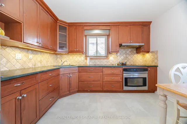 Additional image 12 of 113 Parkwood Cres